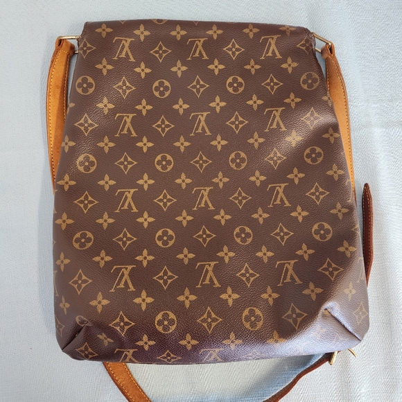 Louis Vuitton Monogram Musette Salsa GM Crossbody - Picture 2 of 16